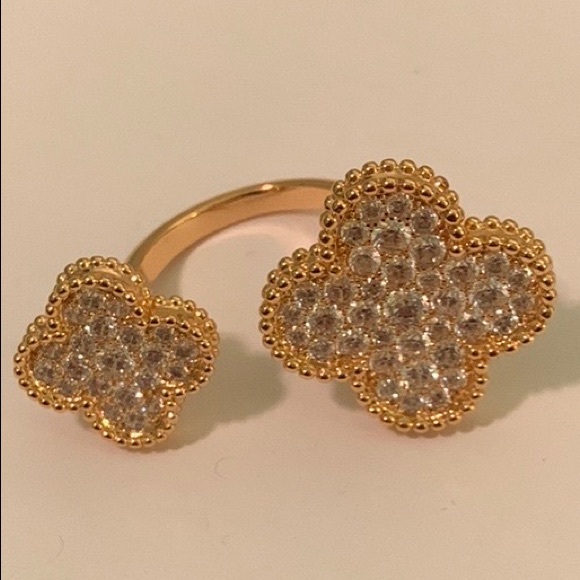 18 K gold four leaf clover gorgeous Adjustable Ring fits size 7-8-9 - Picture 3 of 9